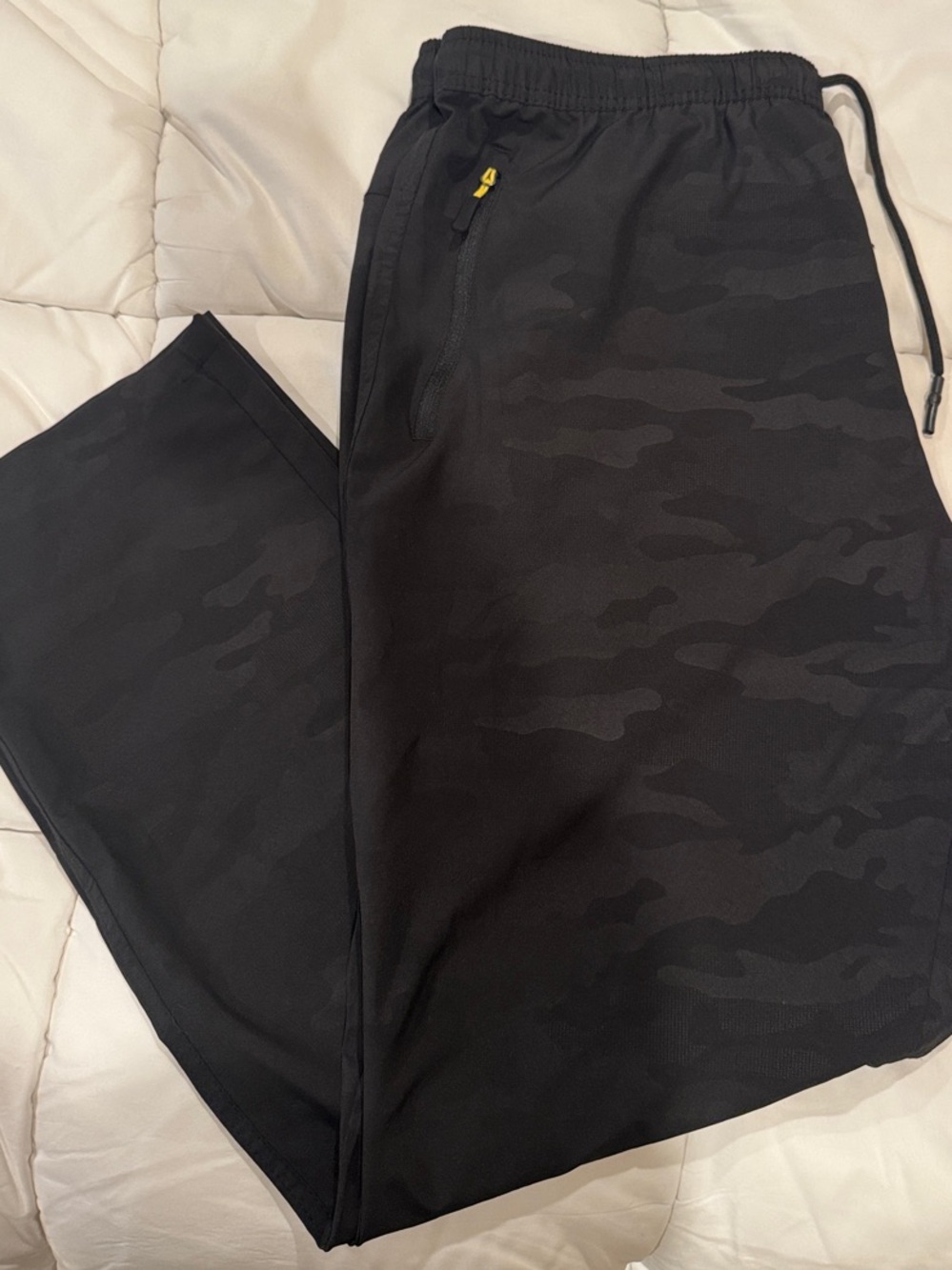 Men’s Black Camo Jogger Sweatpants with Elastic Waist with zip pockets